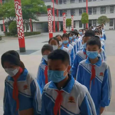 书香润心灵   读书促成长