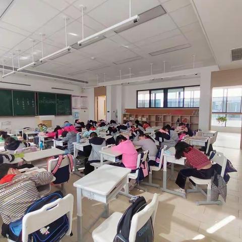 小学生怎样安排假期学习和生活