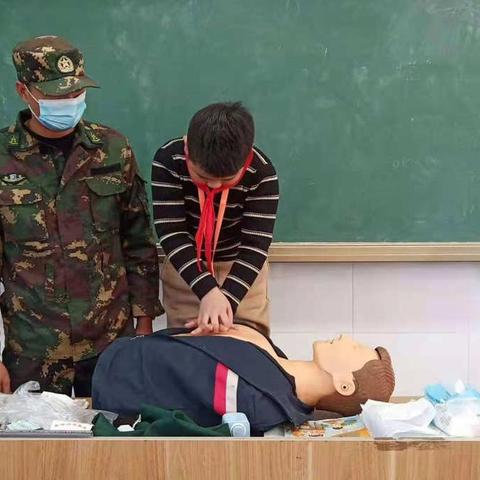 清港少年军校第七期小学生心肺复苏、急救包扎