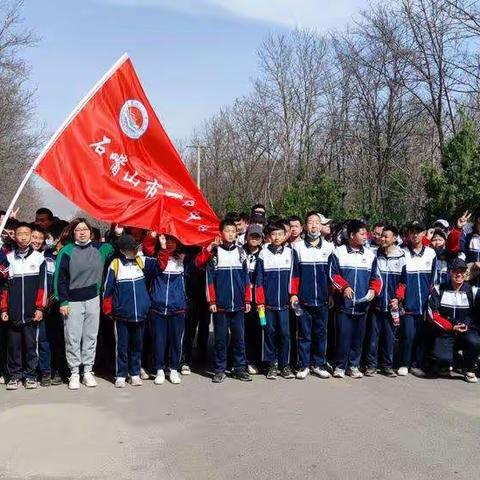 “劳动基地显身手，快乐实践促成长”---记丽日中学八年级劳动实践活动