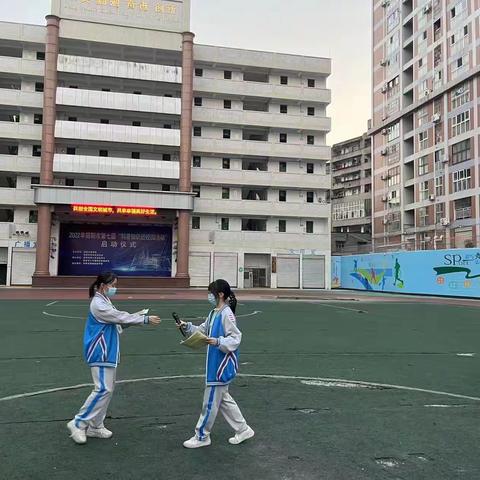 "载知行万里，辩声满阳安”                           ——记8年级10&12班英语辩论赛