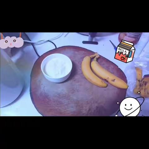 舌尖上的英语--                       记八年级三班、十二班水果奶昔制作英语解说实践活动