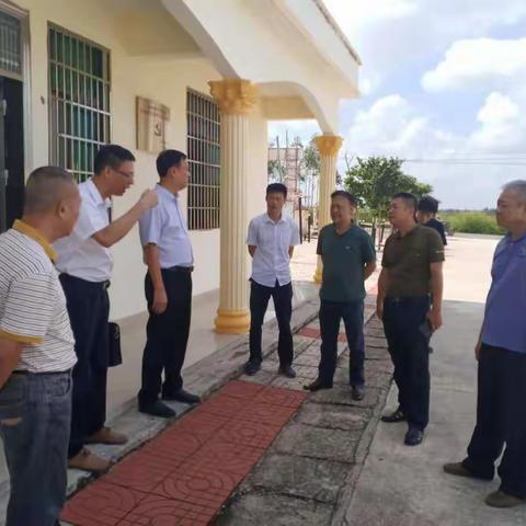 省戒毒管理局局长杨儒文等一行人到王五镇东光村调研定点扶贫工作