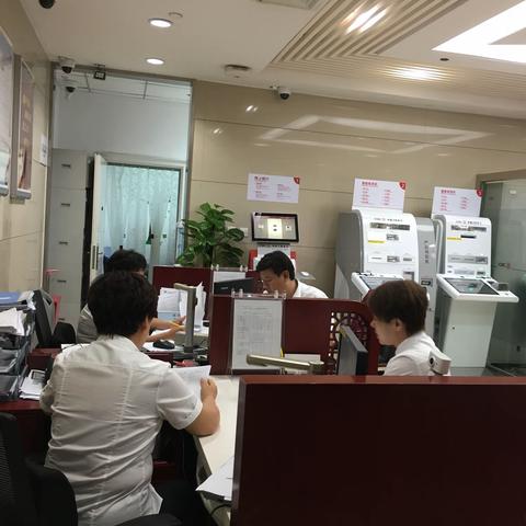 东方太阳城支行组织开展“牢记合规红线•提升履职能力”合规手册学习活动