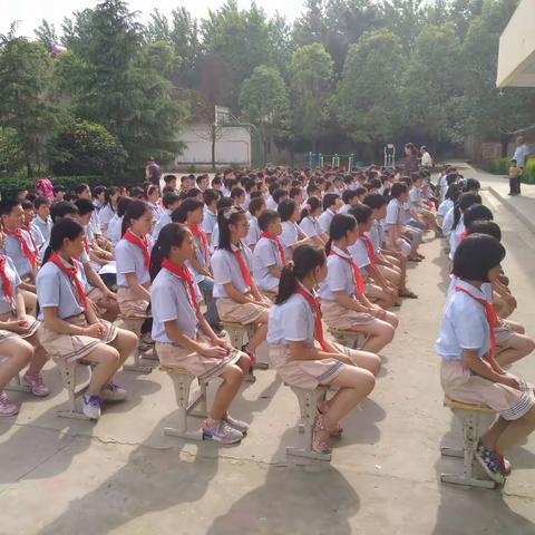 芦集乡李新寨小学《预防溺水 珍爱生命》安全会（副本）