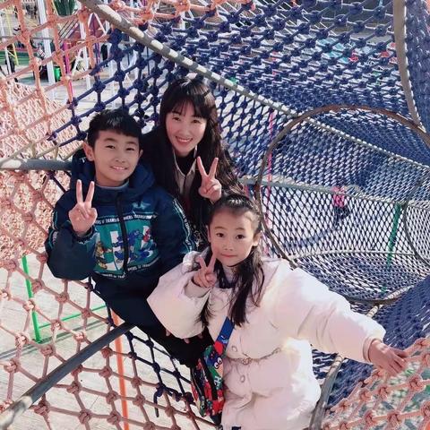 母情节快乐㊗️天下所有的妈妈，母情节快乐！在未来的日子里无忧无虑，无灾无难