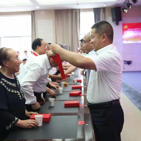 市二院召开“两优一先”表彰大会 暨庆祝中国共产党成立100周年文艺汇演