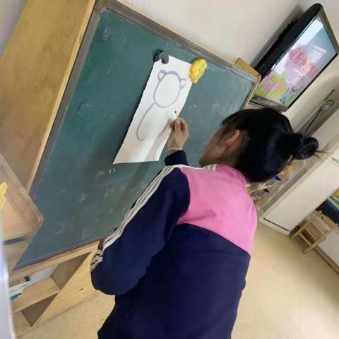 伊禾幼儿园大三班科学探秘——淀粉遇到碘酒