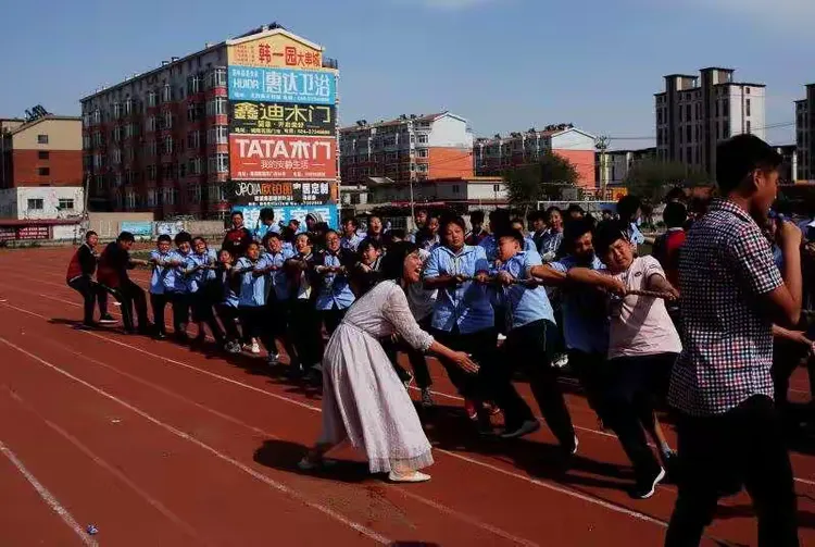 康平二中知行楼七年级拔河比赛完美收官