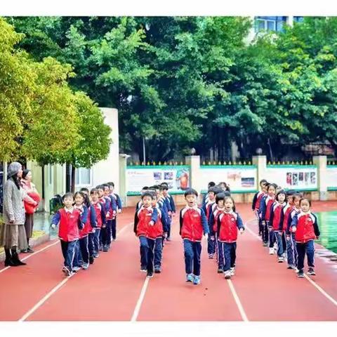 看四班少年，展隆小风采--记隆山小学二年级队形和广播操比赛