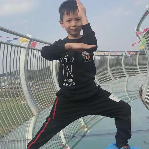 今天初十，我同小叔子一家到宾阳古辣大陆村游玩。