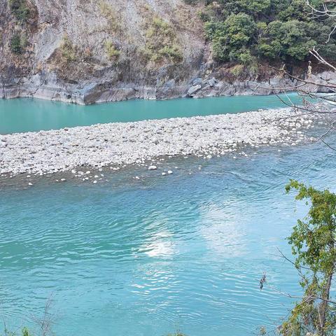 《怒江来到香格里拉》