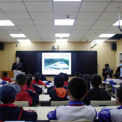 路外安全宣传教育进校园，为学生撑起安全“保护伞”