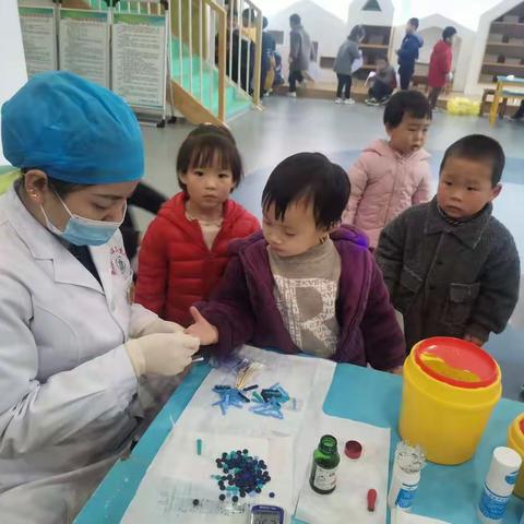 空港新城底张中心卫生院开展托幼机构体检工作
