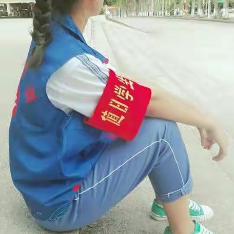 儋州市八一中学之中招考试志愿者的身影