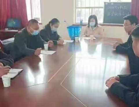 书香浸润童心  科学提升素质——教体局仪器站对时村营乡中心校图书、仪器等专室管理工作进行检查指导