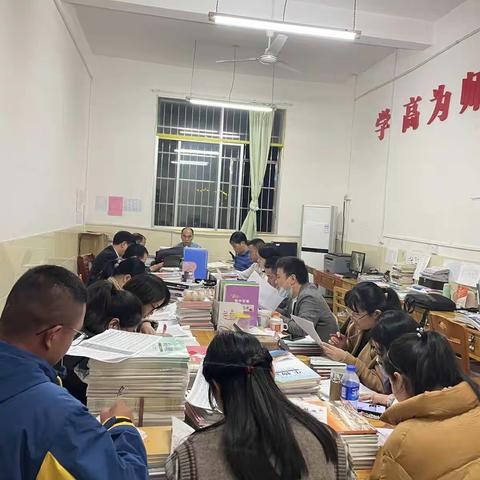 凝心聚力抓质量 众志成城创辉煌--高二年级召开4、5班任课教师座谈会