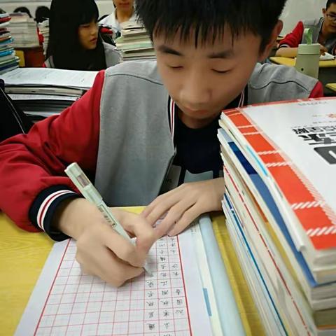 书香满校园，笔墨益人生——赣源中学高二年级“书香校园”硬笔书法比赛