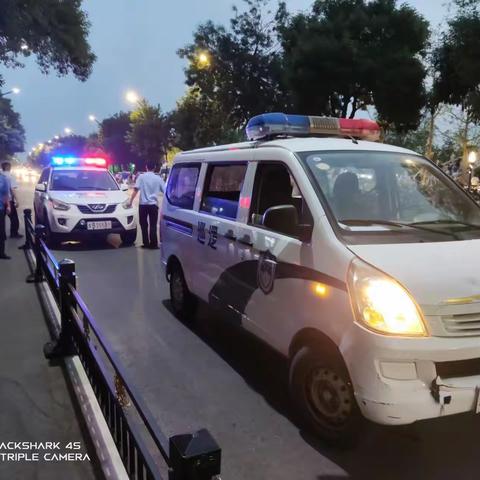 群防群治夜巡   守护辖区平安