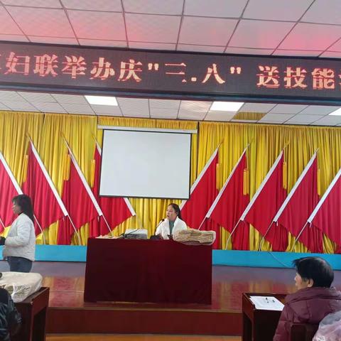 辉南县辉南镇妇联庆祝“三.八”妇女节，扎实开展妇女手工钩织技能培训工作