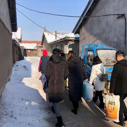 辉南县辉南镇妇联开展“三个一”慰问空巢老人活动