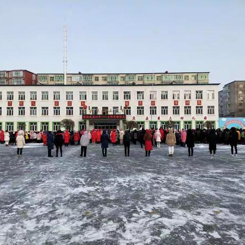 宾县第三小学浇筑冰场，弘扬冰雪文化