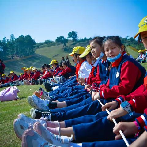 衢州市龙游阳光小学来到衢州飞鸿滑草场开展2020年秋季研学活动