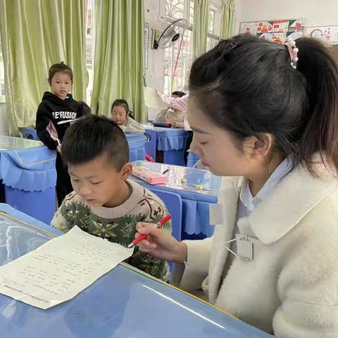 鱼峰山小学：党旗领航•拼音闯关我能行