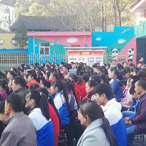 月日九年制学校      励志感恩大讲堂