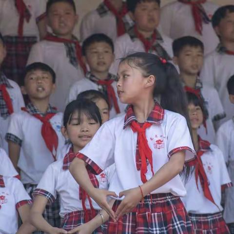 吟诵中华经典，创建书香校园