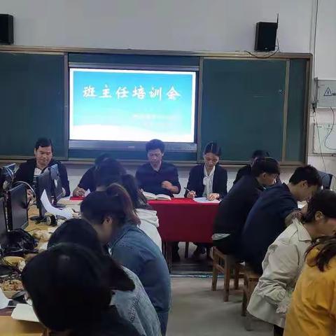 【会聚一室谈经验     新老交流促发展】—舒溶溪乡中心小学开展班主任培训会