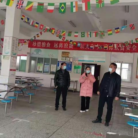 开学在即，安全先行——召陵区老窝镇下堤小学开学前进行安全隐患排查