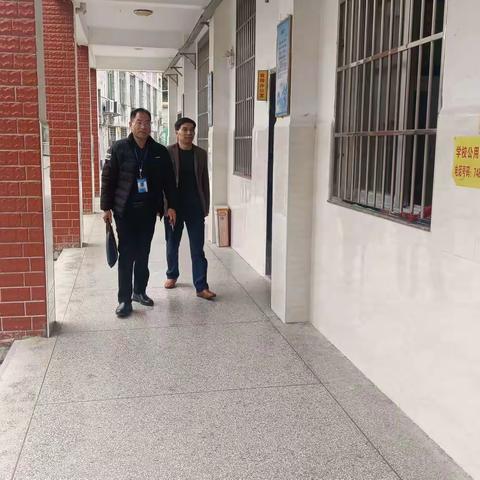 “双减”赋力 提升质量——督学叶建穗到湖美中小检查指导