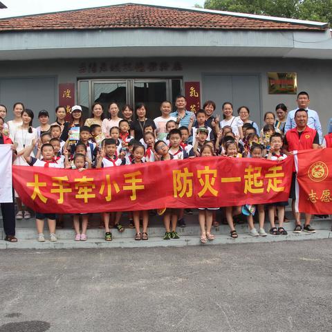 朝阳小学240班庆祝建国70周年，寻找岳阳记忆，看望敬老院爷爷奶奶。戴卓凡的暑假实践活动。