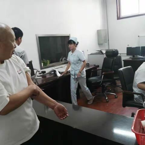 共驻共建，回馈社会---下南社区驻街单位市二院免费为老党员体检