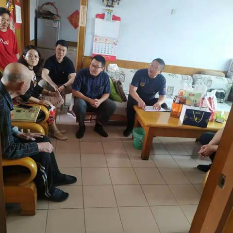 中国人民解放军93周年，东风居教育学校组成慰问组走访慰问老兵