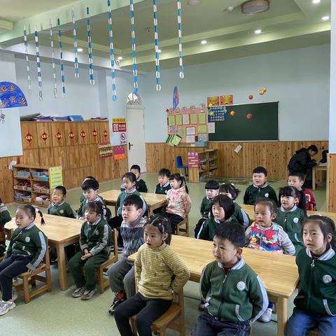 家长与幼儿相处之道：下命令不如做游戏