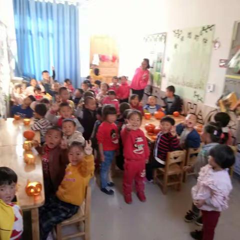 横山区第十幼儿园中班年级组万圣节DIY南瓜灯制作活动