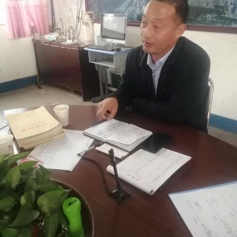 督常规   明方向   促提升                                   ——中心校检查组在五中