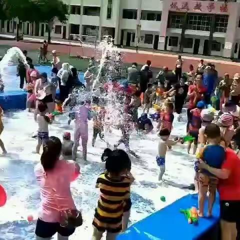 缤纷之夏 泡沫狂欢--小康乐幼儿园亲子活动