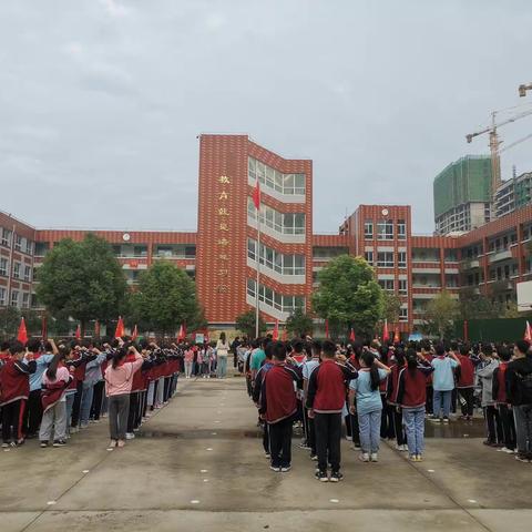 寨子小学“立德树人”迎国庆