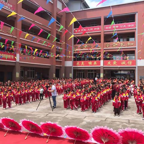 花开新时代，争做好队员——记龙江镇中心学校争做新时代好少年，少先队新队员入队仪式