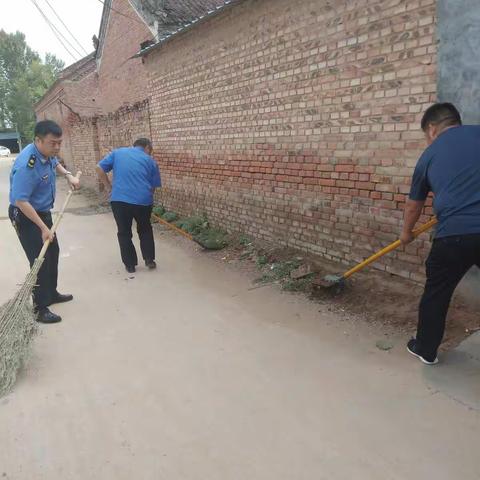 第一党支部党员到杜西村开展清洁行动