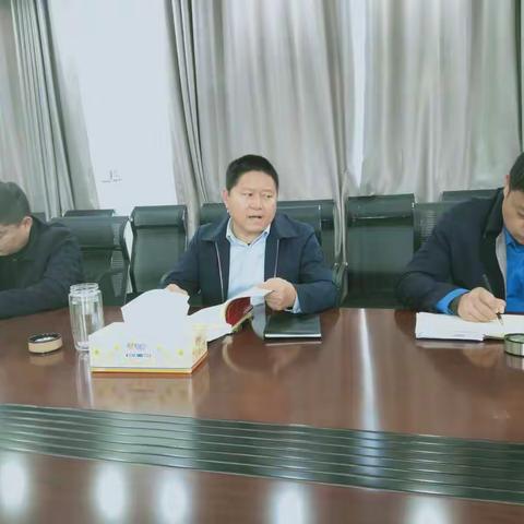 城市管理局召开对照党章党规“找差距”专题会议