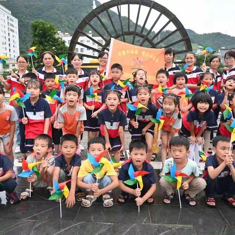 马贵阳光幼儿园2020届《今夜不回家，我们共成长》毕业晚会圆满结束！