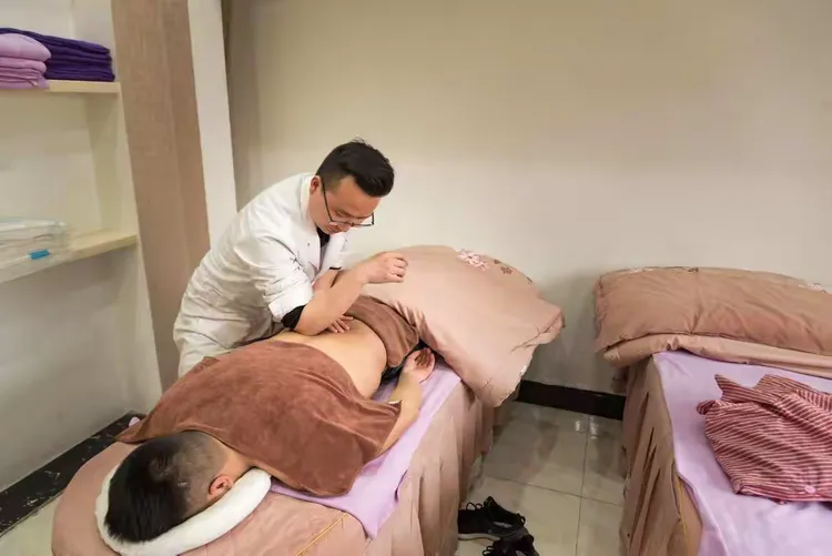 来凤圣手推拿按摩理疗中心一瞥