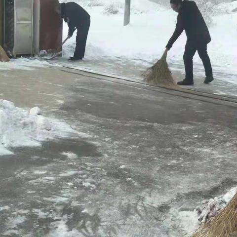 扫雪除冰暖人心---后牛学校扫雪记