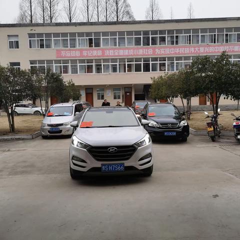 观摩对比找短板  点评总结促提升           ——伏山乡开展党建“逐村观摩 整乡推进”观摩活动