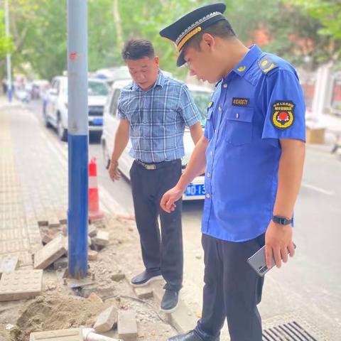 维修路灯解民忧    方便出行暖民心