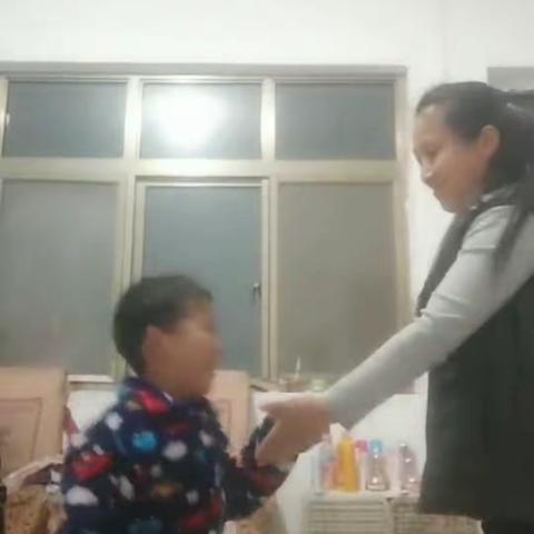 开发区中心幼儿园    宣传月主题活动二：陪伴. 运动